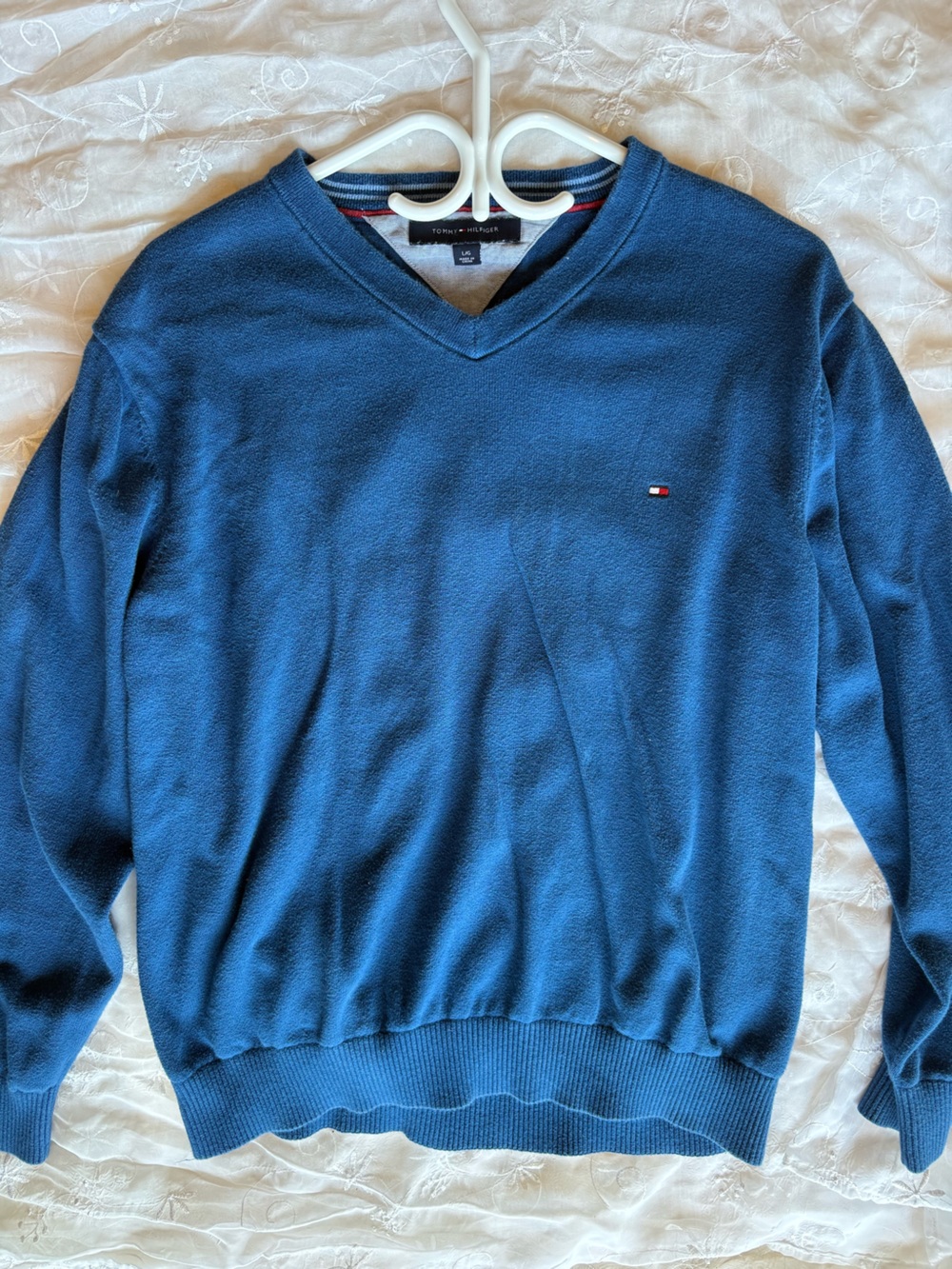 Tommy Hilfiger Men's Vintage V-Neck Sweater in Navy